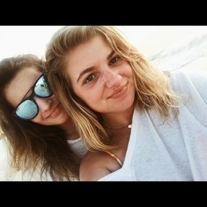 Meet your Posher, Caroline